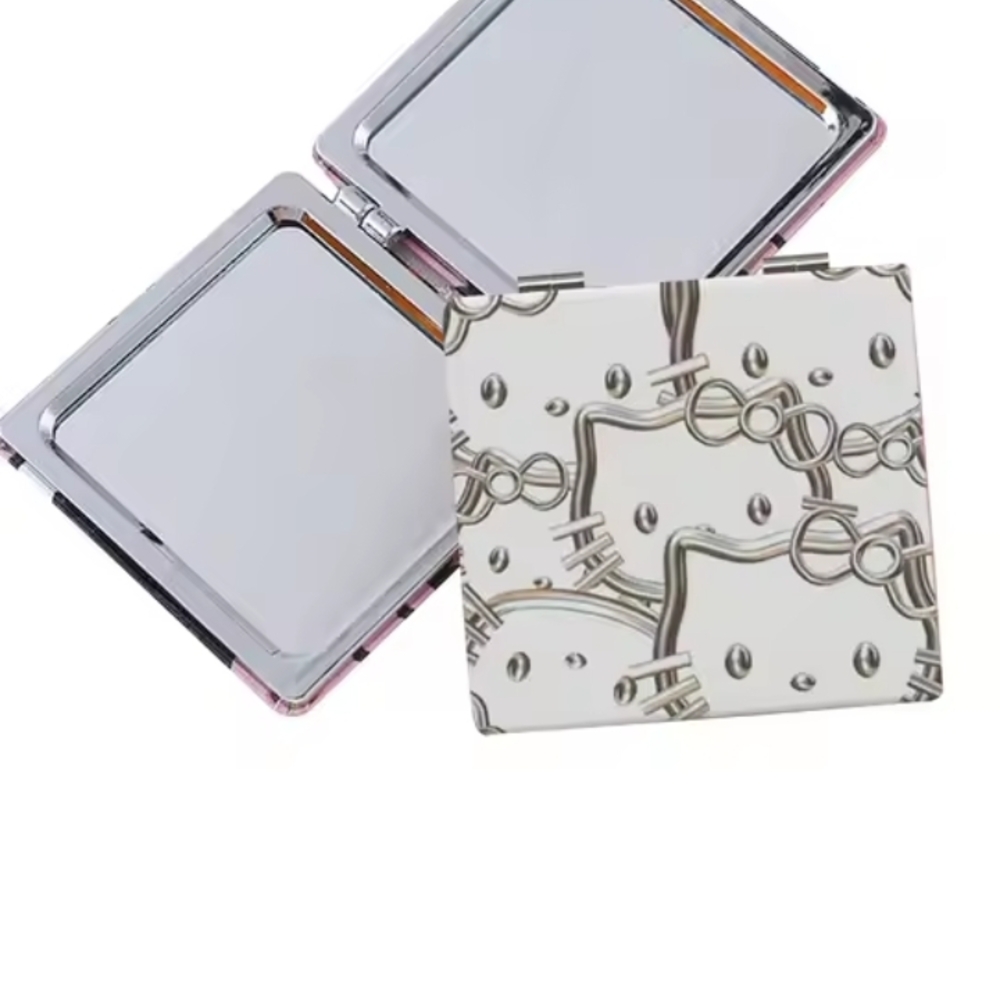 Hello Kitty Chic Essentials Set - Picture 4 of 5